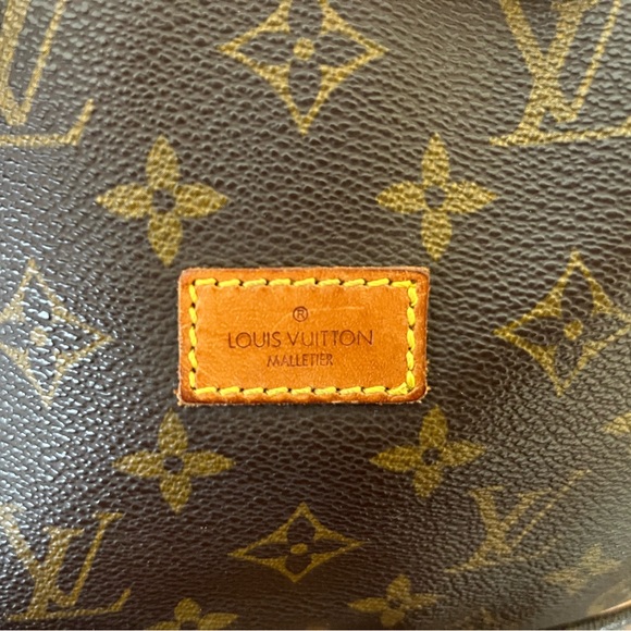 Louis Vuitton Saumur 30 in Monogram - Picture 10 of 15